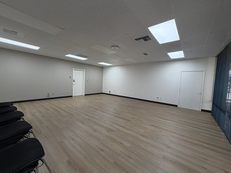 More Photos Of 110 Harding Blvd, Roseville Loft Creative Space For Lease