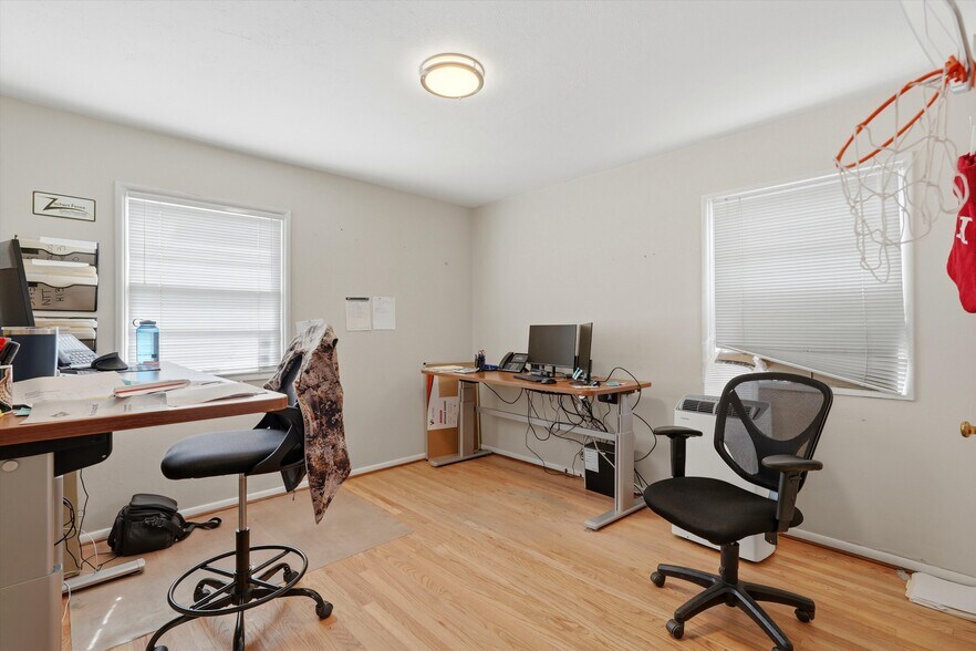 More Photos Of 2706 NE Columbia Blvd, Portland Industrial For Sale