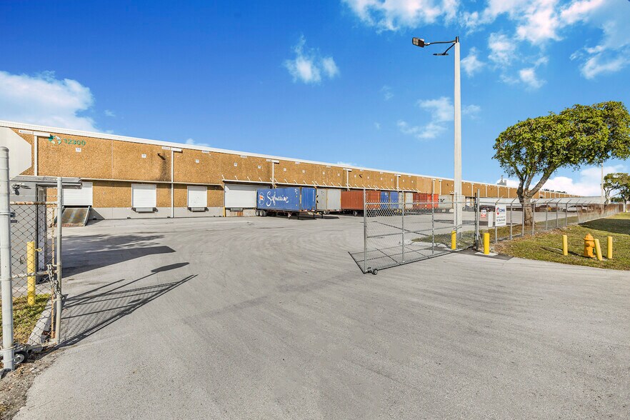 More Photos Of 12300 NW 32nd Ave, Miami Warehouse For Lease