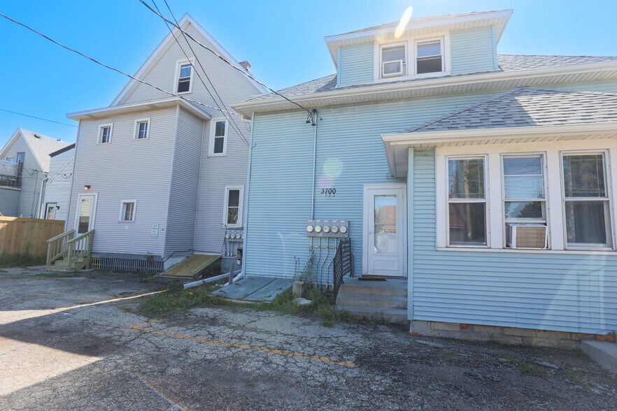 More Photos Of 3700 E Pulaski Ave, Cudahy General Retail For Sale
