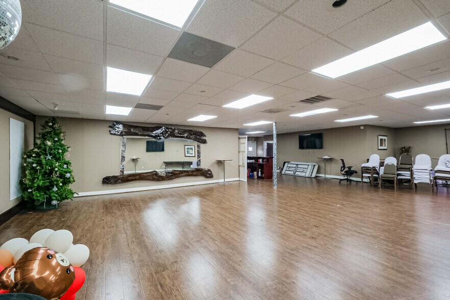 More Photos Of 8200 Westglen Dr, Houston Loft Creative Space For Lease