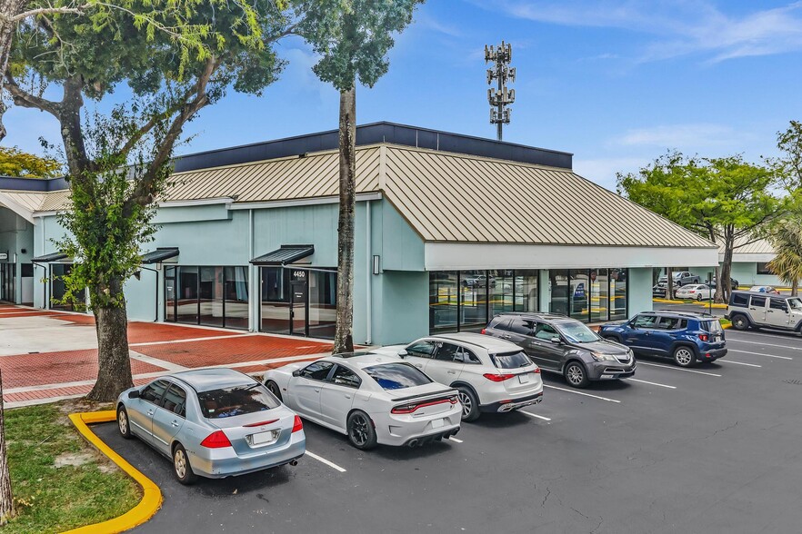 More Photos Of 4412-4678 N University Dr, Lauderhill Unknown For Lease