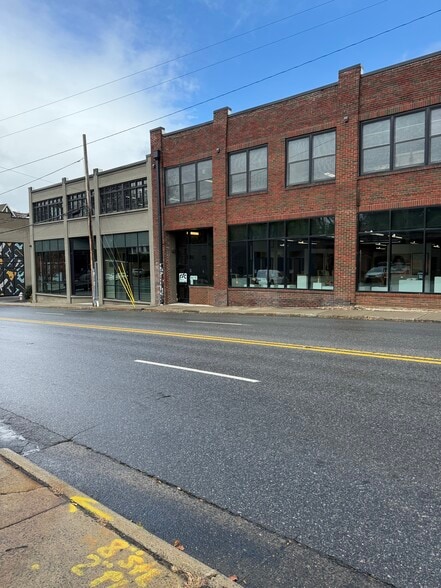 More Photos Of 164 Broadway St, Asheville Light Manufacturing For Lease