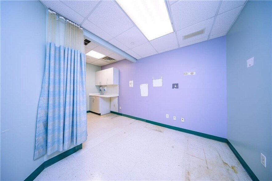 More Photos Of 8710 5th Ave, Brooklyn Medical For Sale