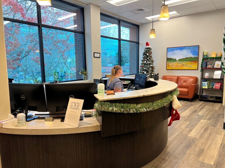More Photos Of 4780 Village Plaza Loop, Eugene Medical For Lease