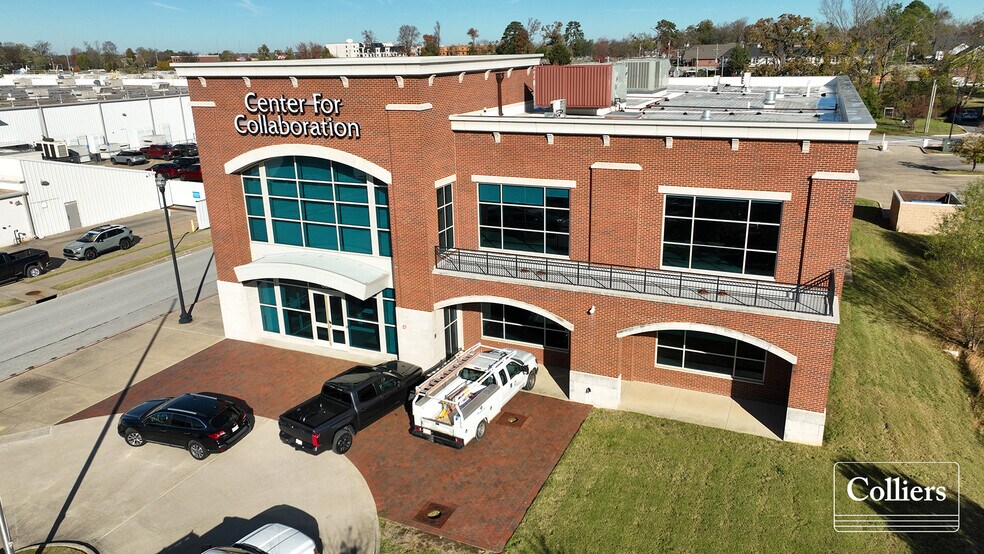 More Photos Of 607 SW F St, Bentonville Office For Lease