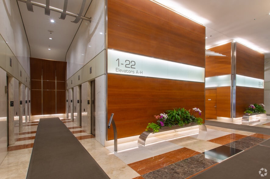 More Photos Of 55 W Monroe St, Chicago Office For Lease