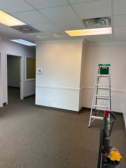 More Photos Of 406 Blankenbaker Pky, Louisville Office For Sale