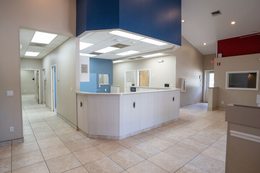 More Photos Of 3628 N Lecanto Hwy, Beverly Hills Veterinarian Kennel For Sale