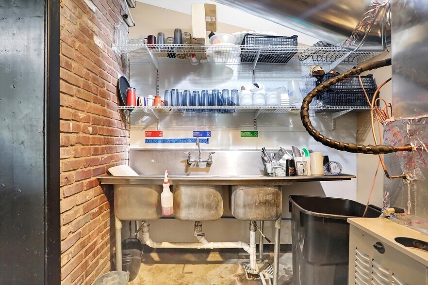 More Photos Of 2023 E Southeastern Ave, Indianapolis Restaurant For Sale