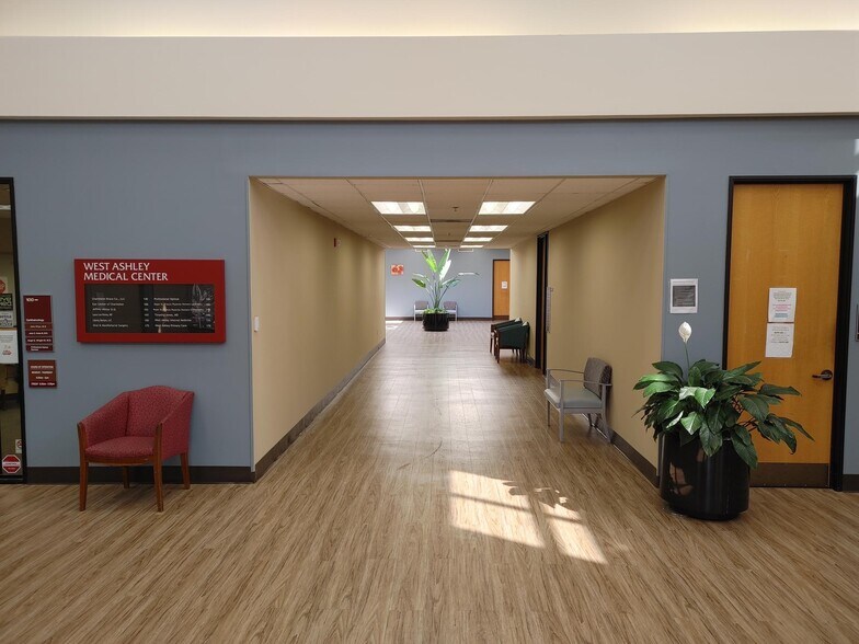 More Photos Of 2270 Ashley Crossing Dr, Charleston Medical For Lease