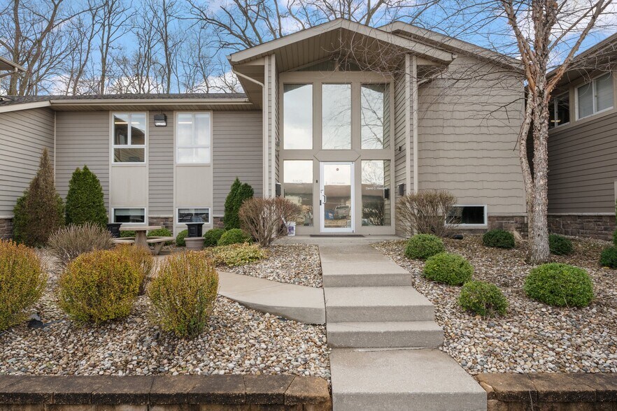 More Photos Of 802 Wabash Ave, Chesterton Office For Lease