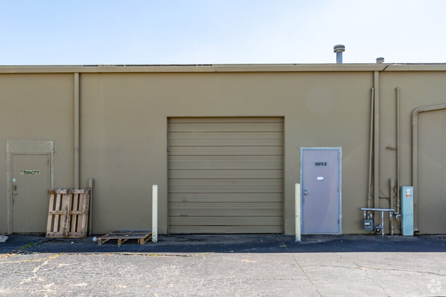 More Photos Of 4717 S Mingo Rd, Tulsa Research And Development For Lease