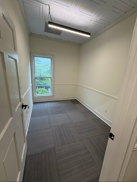 More Photos Of 5064 Roswell Rd, Atlanta Office Residential For Sale