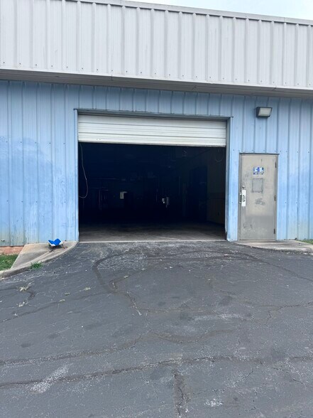 More Photos Of 575 SW Fair Dr, Atlanta Unknown For Lease