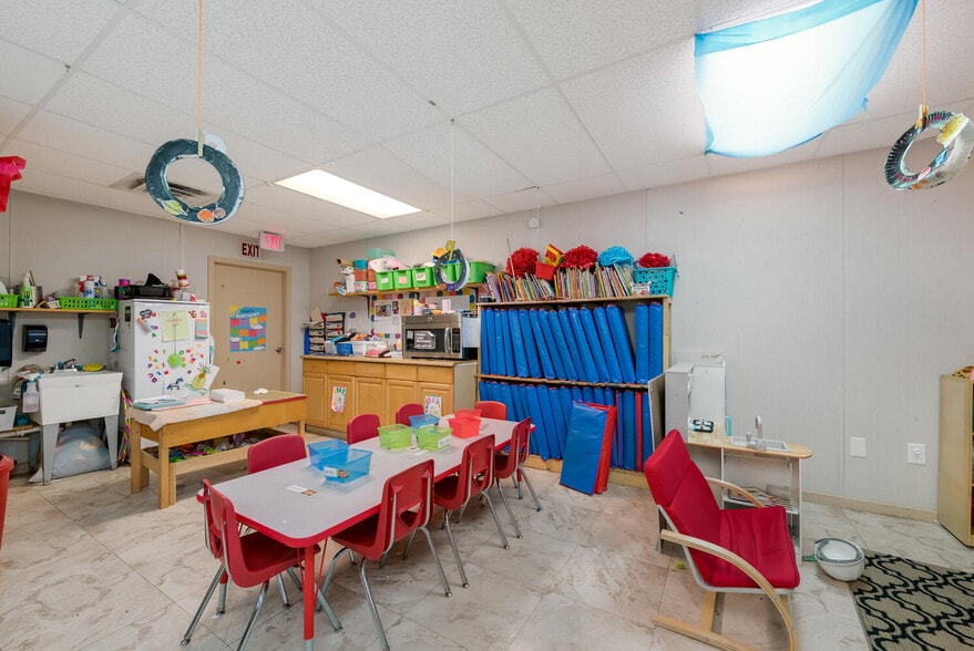 More Photos Of 2000 N 25th St, Waco Daycare Center For Sale