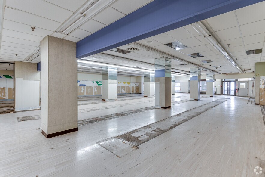 More Photos Of 215 S Broad St, Philadelphia Office For Lease