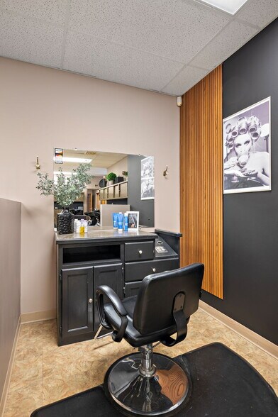 More Photos Of 325-337 NW Northdale Blvd, Coon Rapids Freestanding For Sale