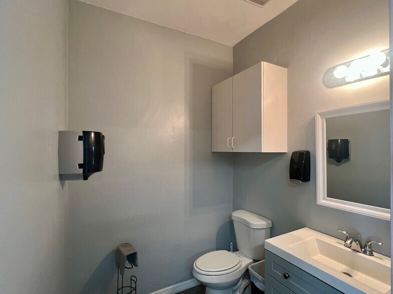 More Photos Of 317 S Volusia Ave, Orange City Freestanding For Sale