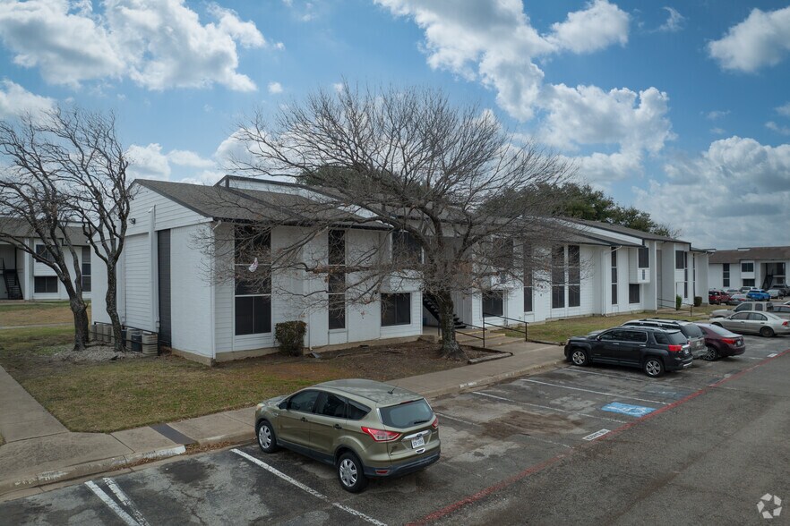 More Photos Of 834 Timberlake Dr, Arlington Apartments For Sale