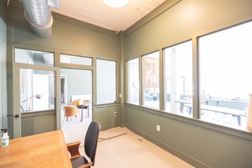 More Photos Of 220 Whitaker St, Savannah Storefront For Sale