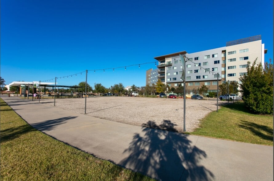 More Photos Of 4113 Lake Atlas Dr, Bryan General Retail For Lease