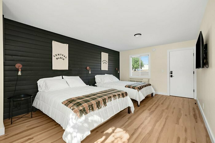 More Photos Of 2359 NE Division St, Bend Hotel For Sale