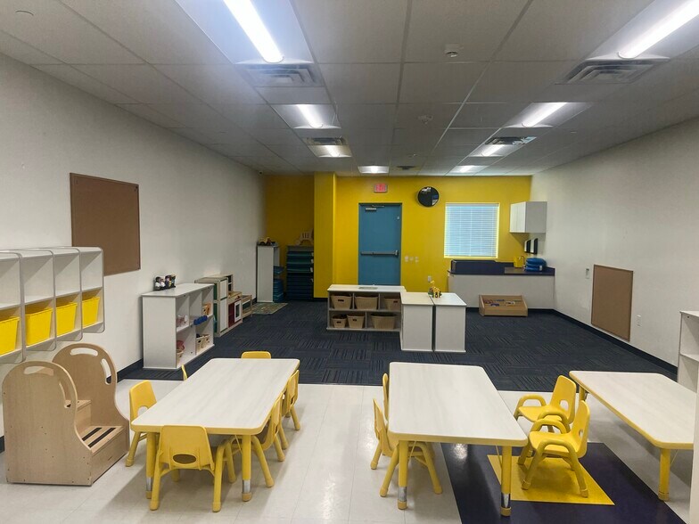 More Photos Of 15221 Spencer Rd, Houston General Retail For Lease