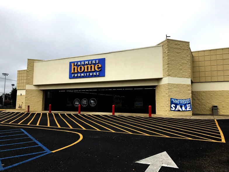 More Photos Of 2041 Douglas Ave, Brewton Supermarket For Lease