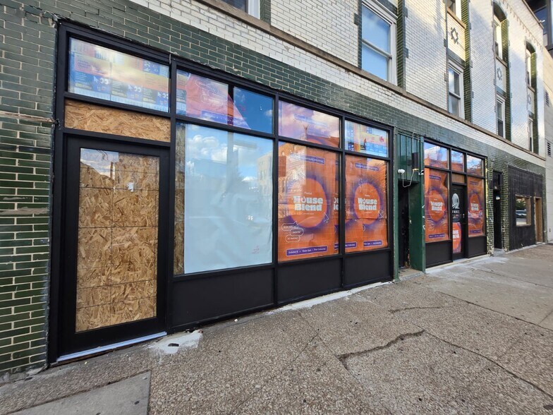 More Photos Of 838-840 W Grand Ave, Chicago Storefront Retail Residential For Lease