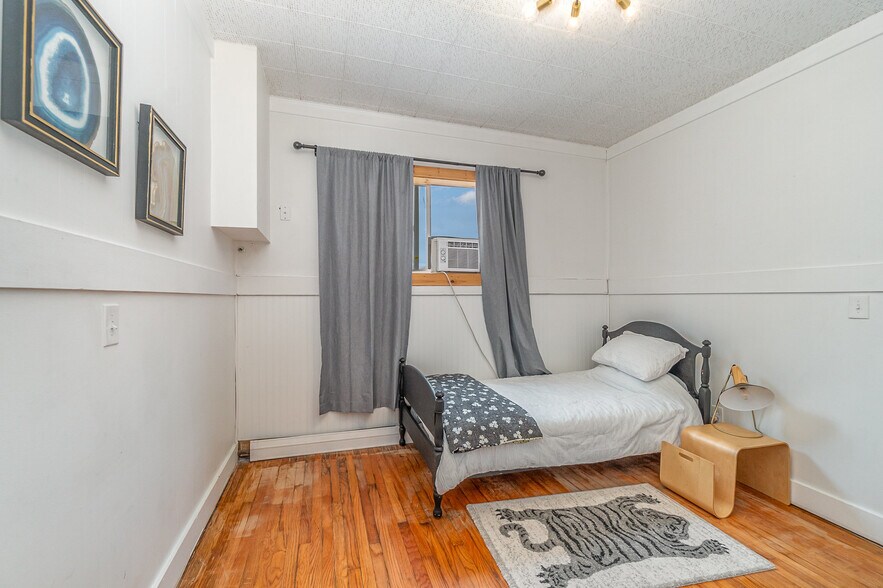 More Photos Of 134 Ashman St, Midland Restaurant For Sale