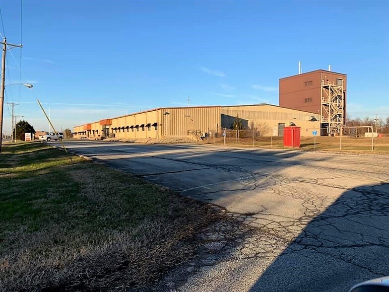 More Photos Of 701-703 Industrial Dr, Middletown Manufacturing For Lease