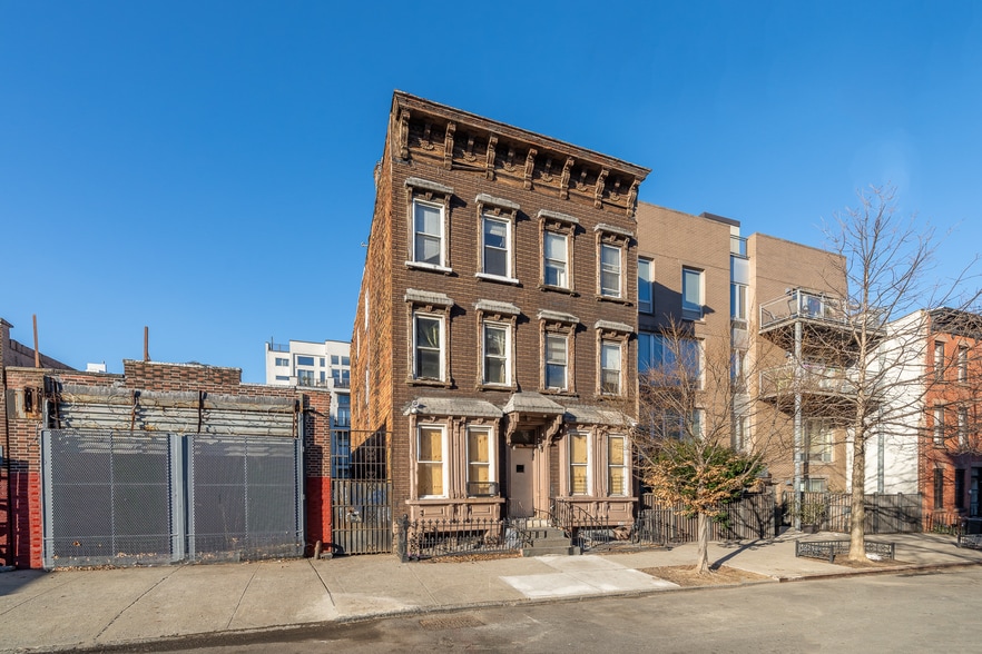 More Photos Of 76 Steuben St, Brooklyn Multifamily For Sale