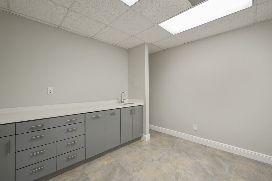 More Photos Of 555 Biltmore Way, Coral Gables Medical For Sale