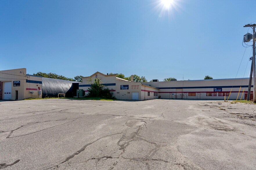 More Photos Of 777-785 Main St, Lewiston Warehouse For Lease