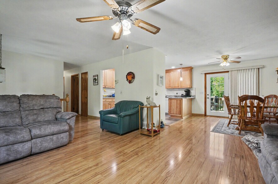 More Photos Of 4250 Herr Fieldhouse Rd, Southington Veterinarian Kennel For Sale