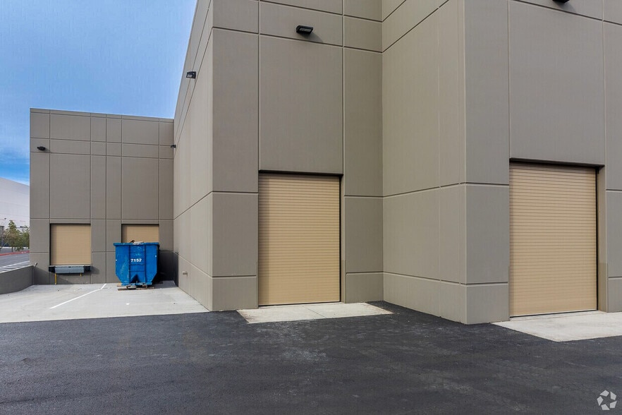 More Photos Of 5765 W Sunset Rd, Las Vegas Distribution For Lease