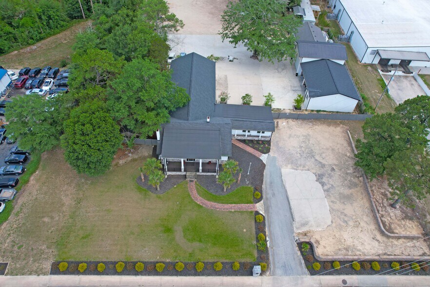 More Photos Of 3019 Augusta Rd, West Columbia Light Distribution For Sale