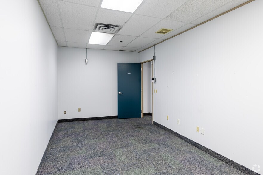 More Photos Of 1-5 Nicholas St, Ottawa Office For Lease