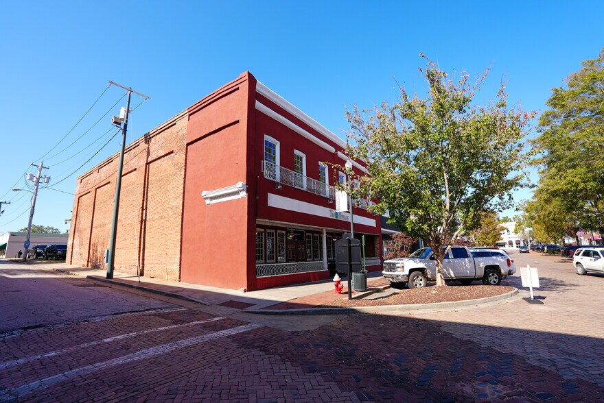 More Photos Of 101 Court Sq, Abbeville Restaurant For Sale