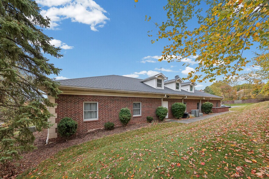 More Photos Of 8050 Corporate Cir, North Royalton Office For Lease