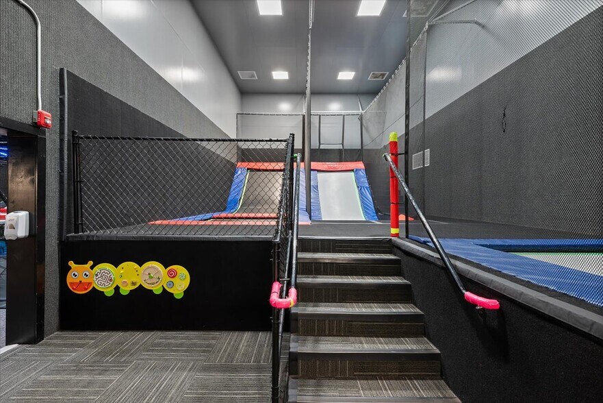 More Photos Of 7 S 4th St, Council Bluffs Health Club For Sale