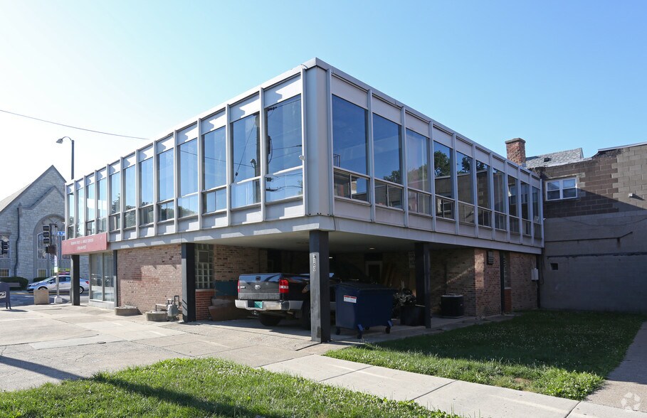 More Photos Of 3100 S Oak Park Ave, Berwyn Office For Sale
