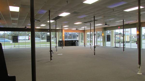 More Photos Of 1955 Northgate Blvd, Sarasota Storefront Retail Office For Lease