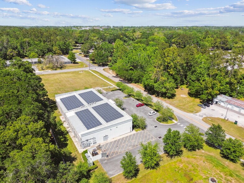 More Photos Of 924 Hale Ave, Brooksville Office For Sale