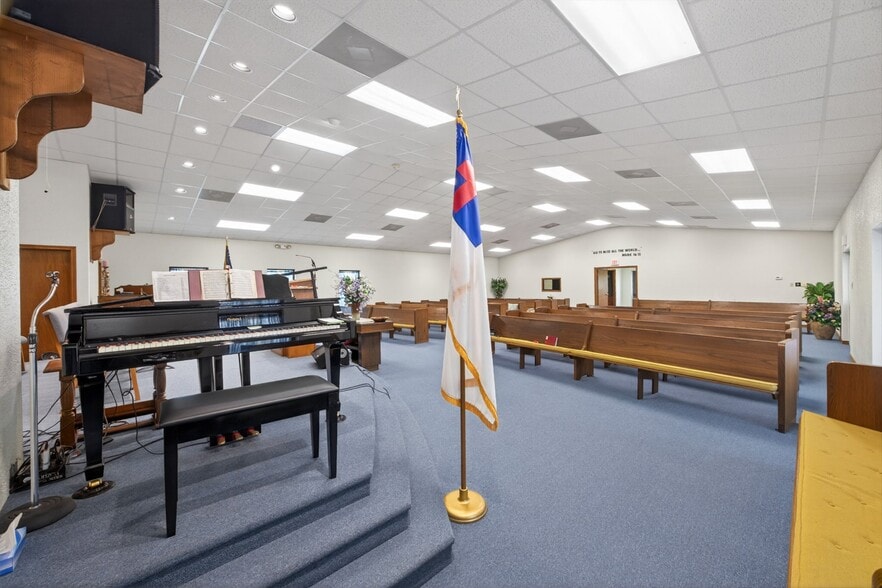 More Photos Of 11141 N Avenue L, La Porte Religious Facility For Sale