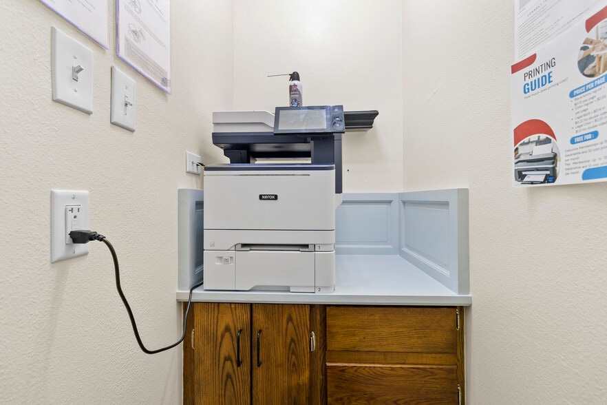 More Photos Of 601 Mary Lake Dr, Bryan Office Residential For Lease