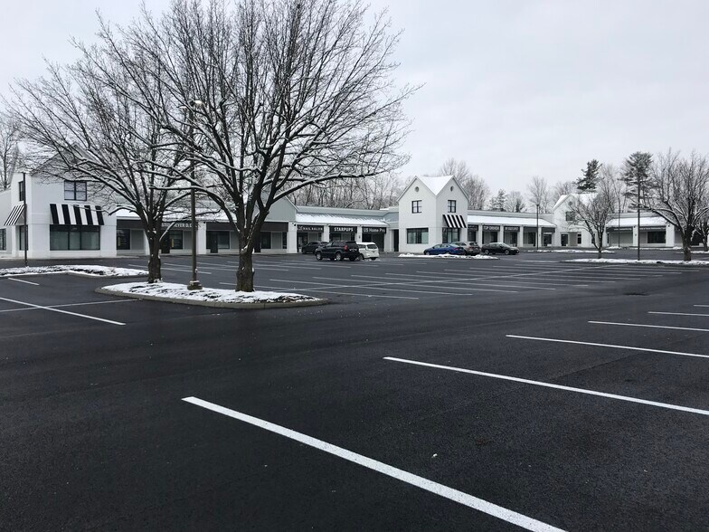 More Photos Of 120-180 E Olentangy St, Powell Unknown For Lease