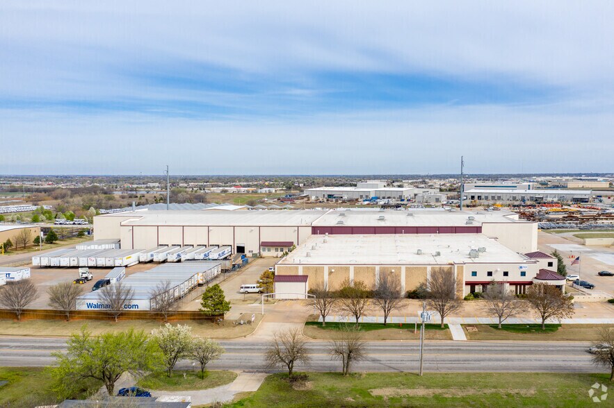 More Photos Of 311 NW 122nd St, Oklahoma City Warehouse For Lease