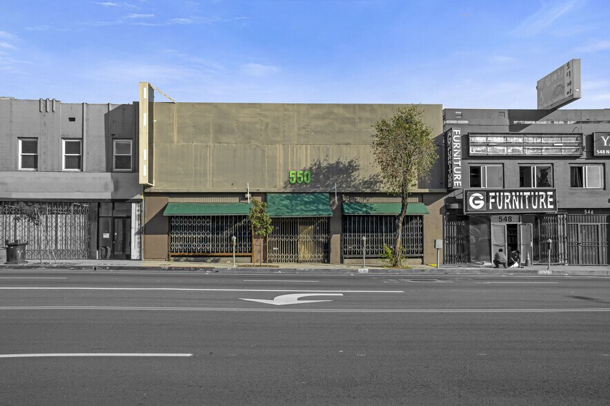 More Photos Of 550 N Western Ave, Los Angeles Storefront Retail Office For Lease
